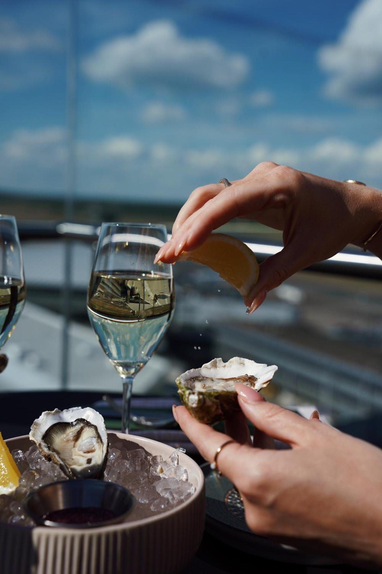 Clarion Hotel Helsinki Airport Вантаа Екстериор снимка